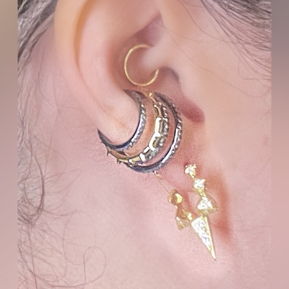 NWOT 🖤✨Melinda Maria Rhodium Pave & Gold Ear Cuff🖤 Limited Edition